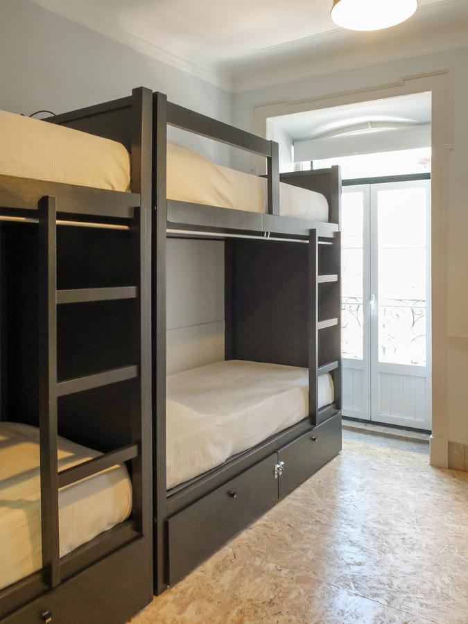 Back To Hostal